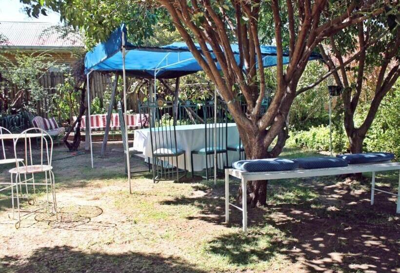 مبيت وإفطار Bun Clody Manor   Guest House & Coffee Shop