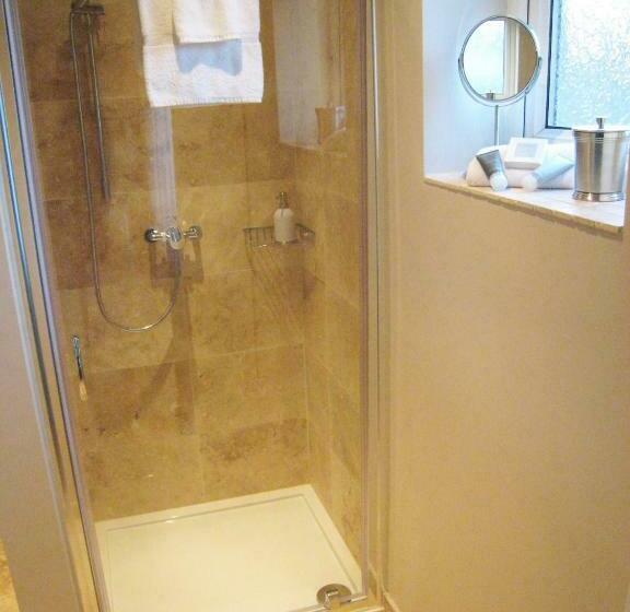 Bed and Breakfast Oak Tree Lodge & Holiday Parking