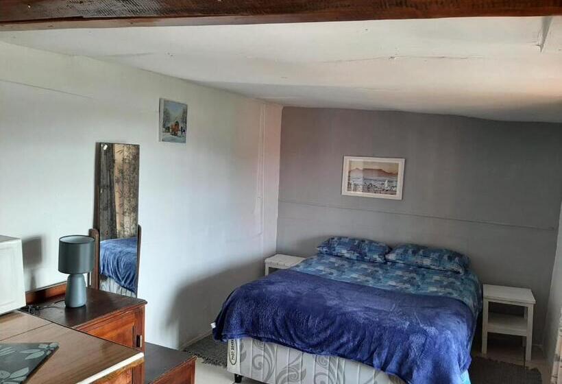 Eagles Nest Hostel Plus Self Catering Private Units