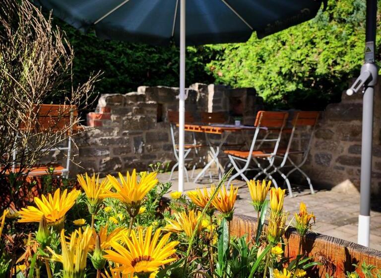 펜션 Café Im Hof  Bed & Breakfast