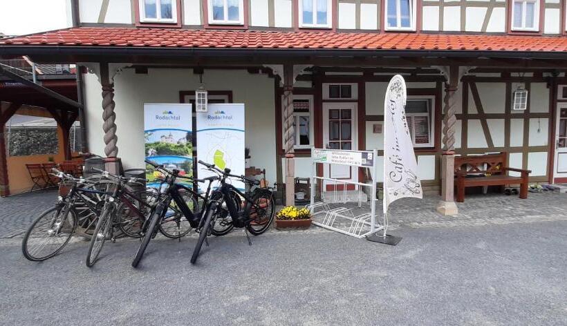 ペンション Café Im Hof  Bed & Breakfast