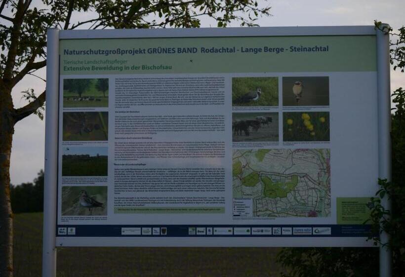 펜션 Café Im Hof  Bed & Breakfast