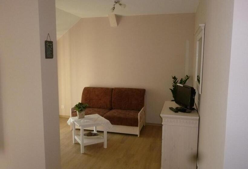 펜션 Café Im Hof  Bed & Breakfast