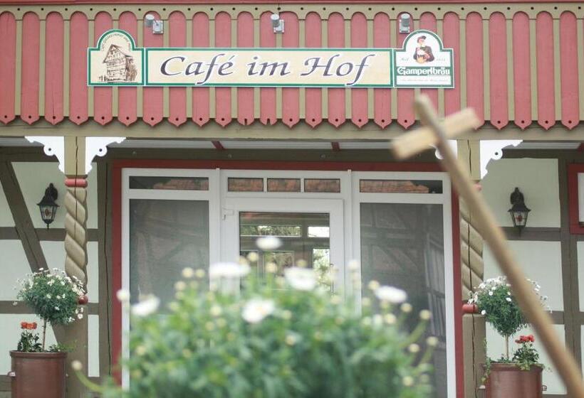 ペンション Café Im Hof  Bed & Breakfast