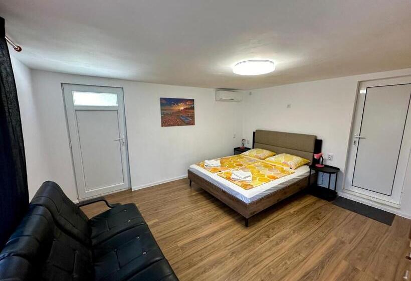 ペンション Jackie House Varna