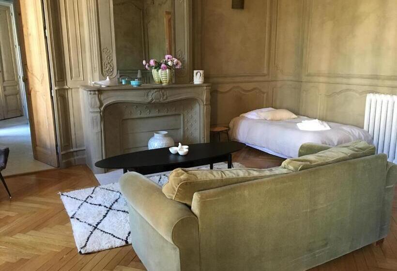 膳宿费 Une Nuit Au Château