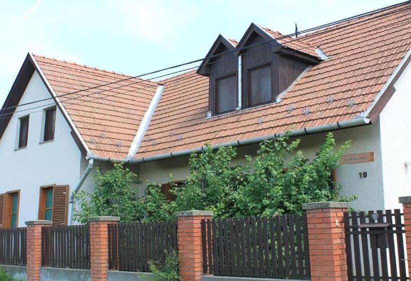 ペンション Zsigmond Ház