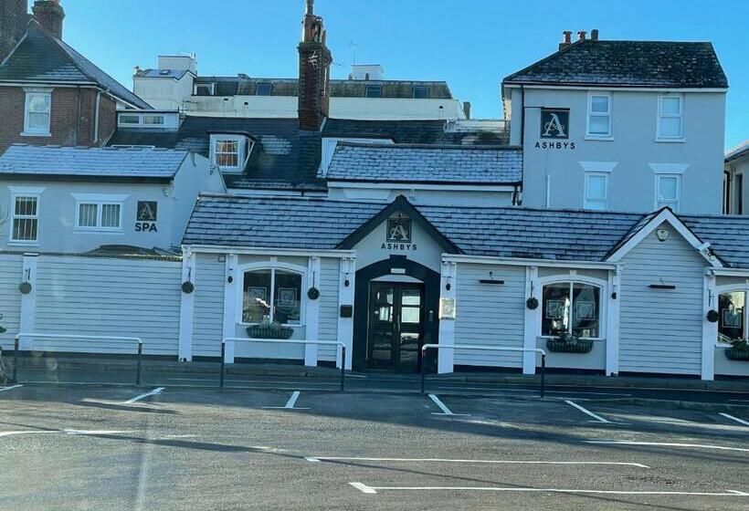 Отель Ashbys Accommodation & Spa Hire
