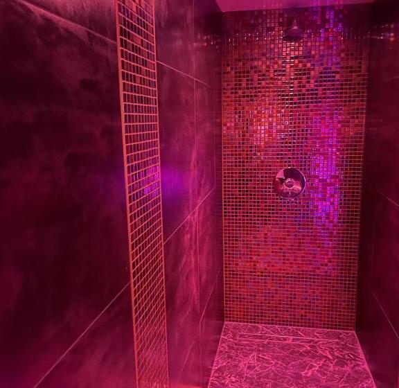 Отель Ashbys Accommodation & Spa Hire