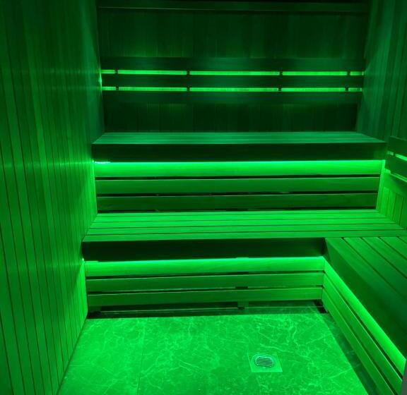 Отель Ashbys Accommodation & Spa Hire