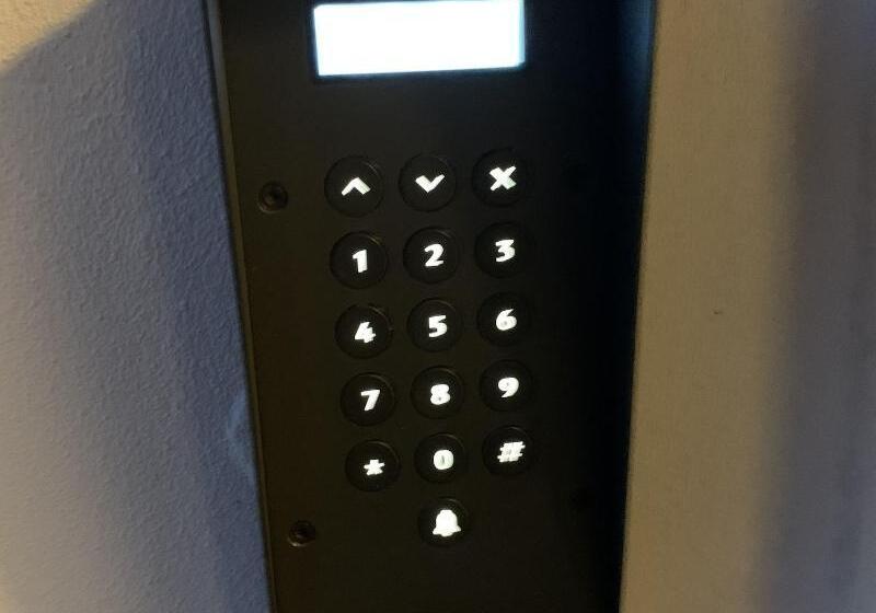 Отель Ashbys Accommodation & Spa Hire