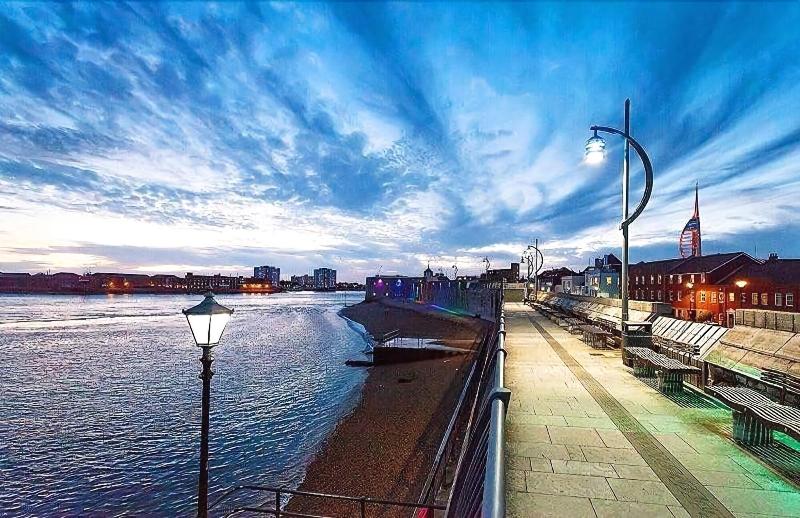 Отель Ashbys Accommodation & Spa Hire