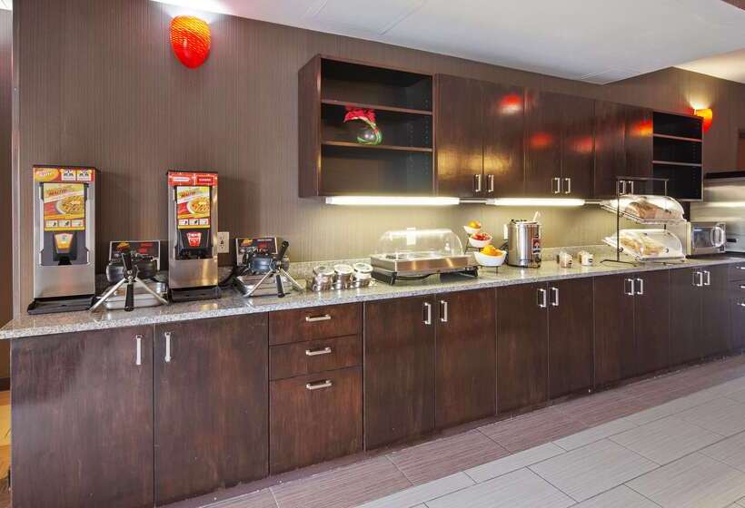 ホテル Best Western Plus Austin Airport Inn & Suites