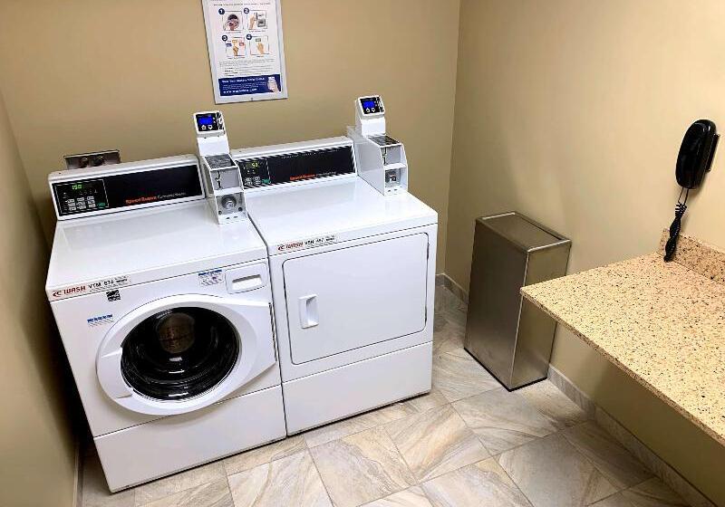 בית מלון כפרי Best Western Plus Traverse City