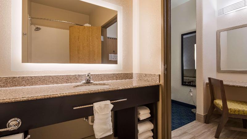 فندق Best Western Plus Tulsa Inn & Suites