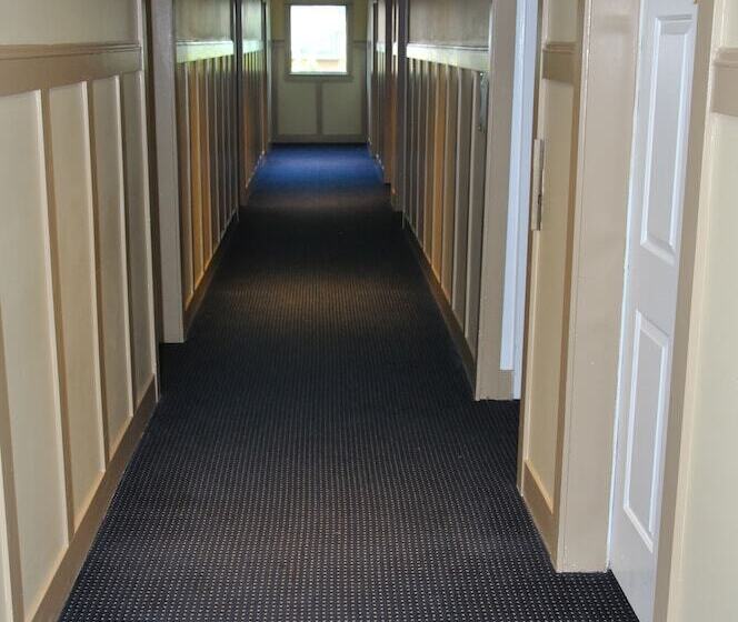 בית מלון כפרי Canadian Inn