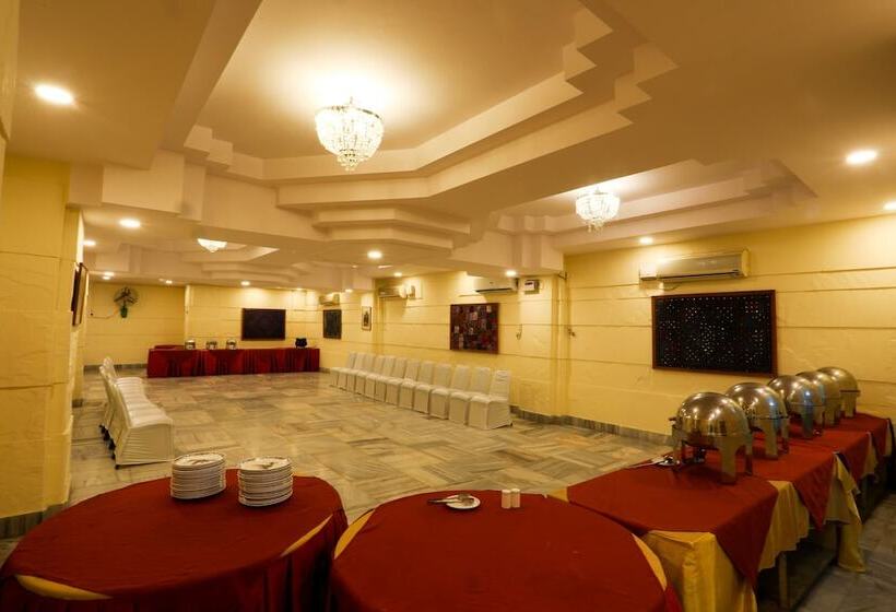 בית מלון כפרי Classic Residency