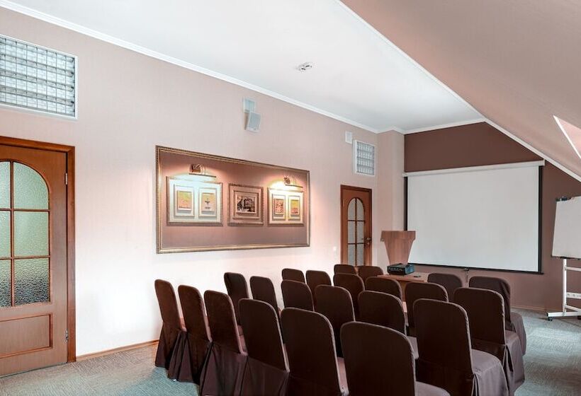 هتل Cronwell Nika Center