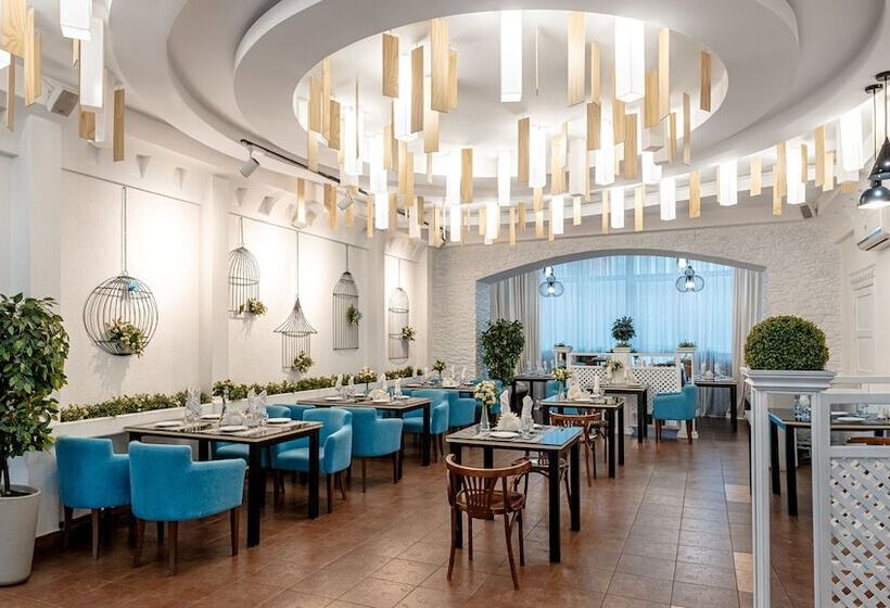 هتل Cronwell Nika Center