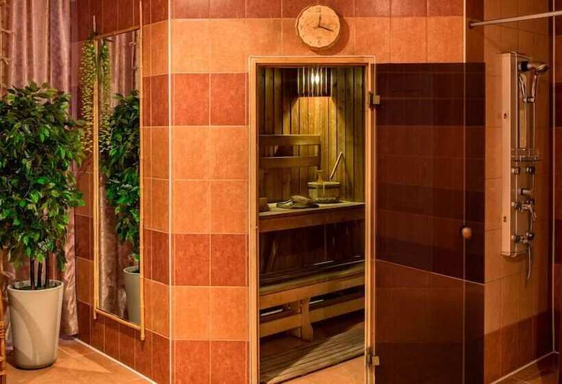 هتل Cronwell Nika Center