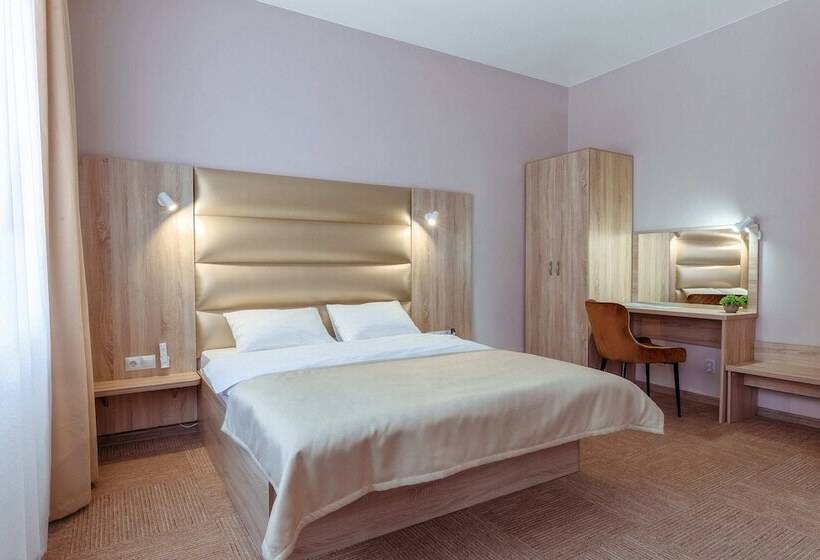 هتل Cronwell Nika Center