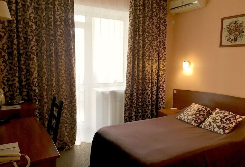 هتل Cronwell Nika Center