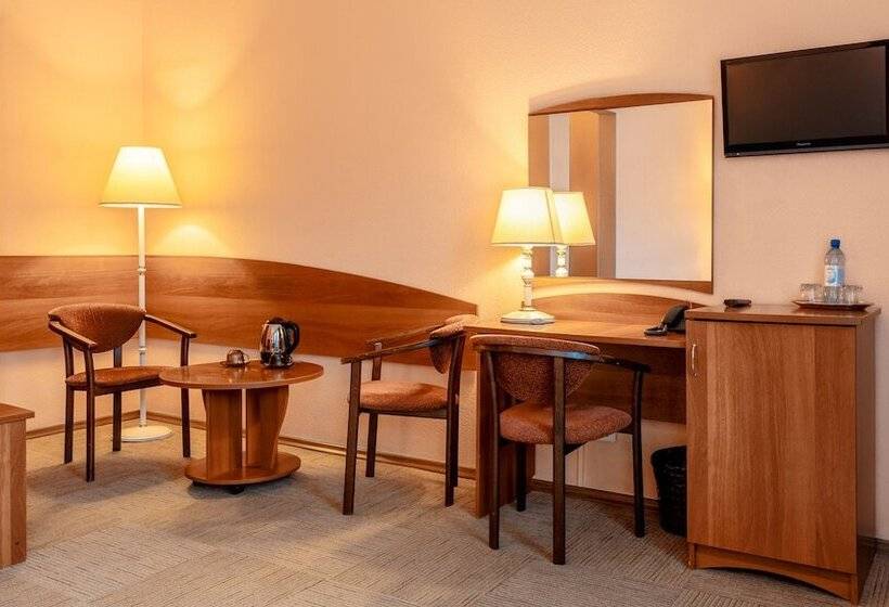 هتل Cronwell Nika Center