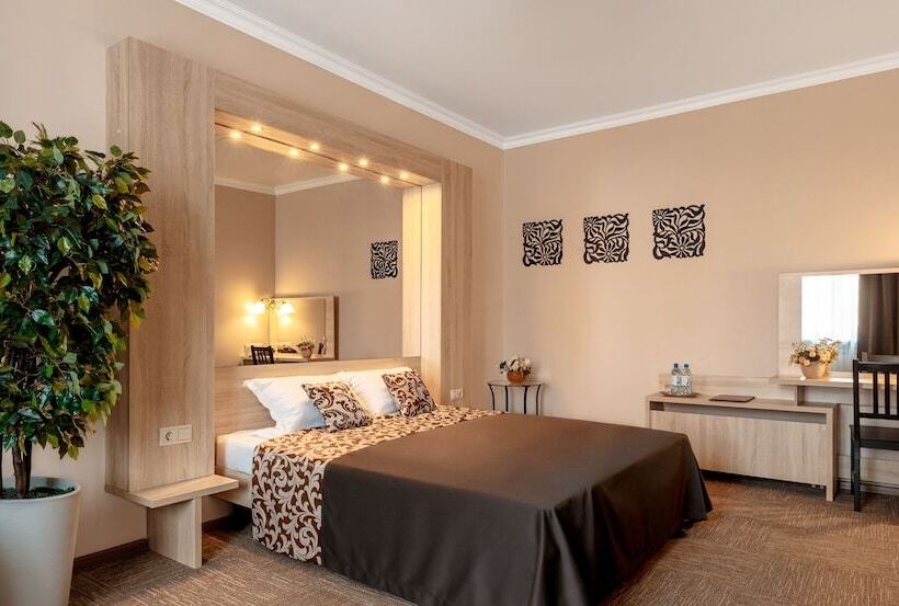 هتل Cronwell Nika Center