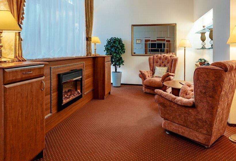 هتل Cronwell Nika Center