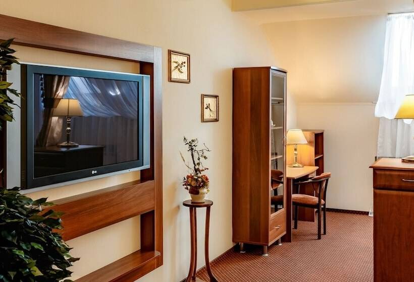 هتل Cronwell Nika Center