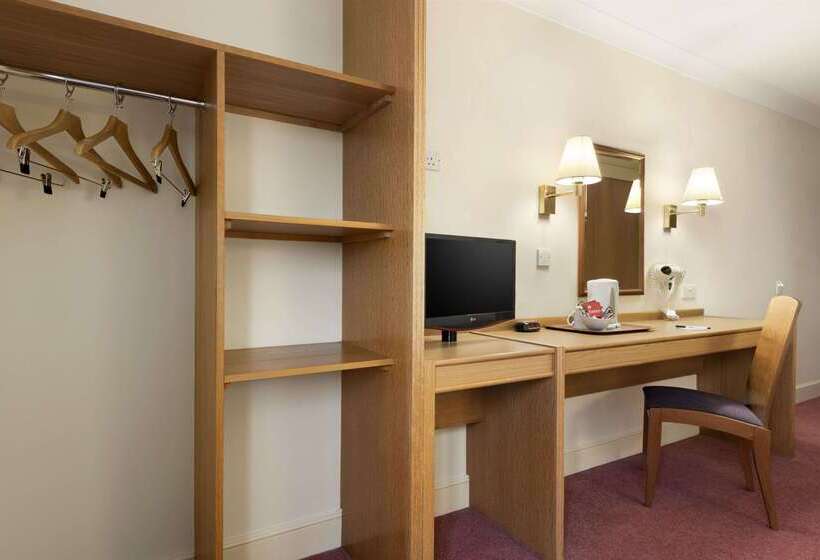Отель Days Inn Stafford