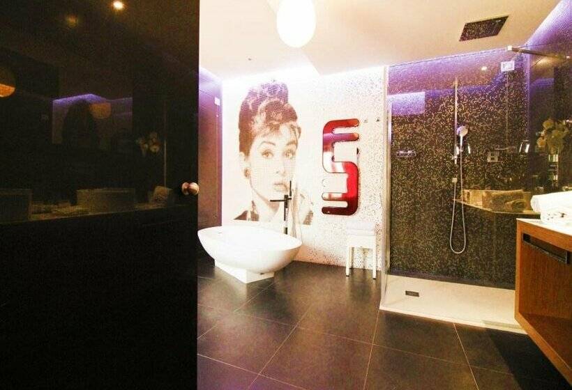 בית מלון כפרי Divina Luxury