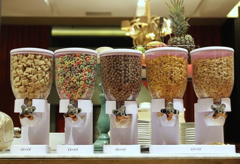 Отель Esplendor By Wyndham Mendoza