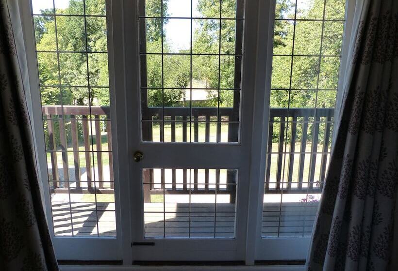 Отель Farnham House