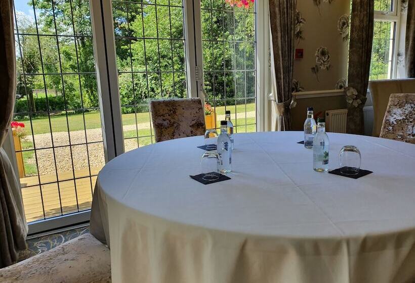 Отель Farnham House