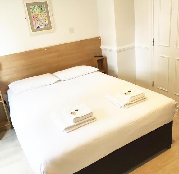 Отель Gidea Park