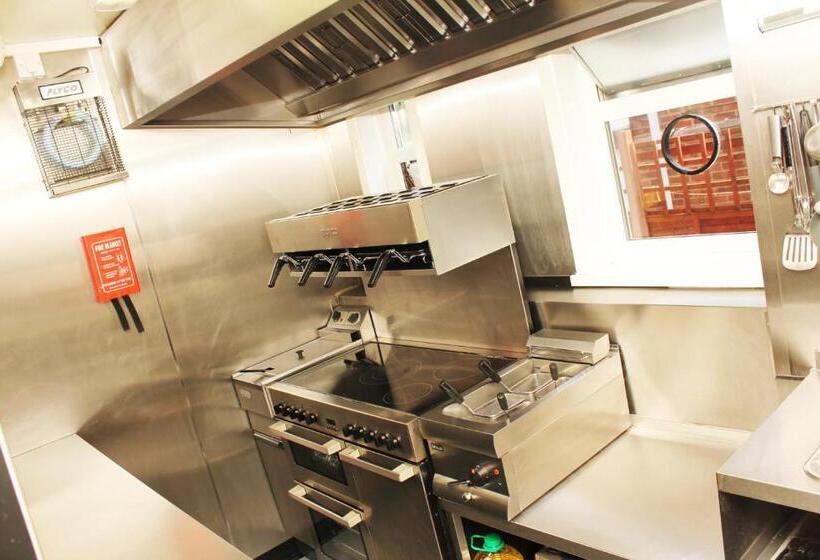 Отель Gidea Park