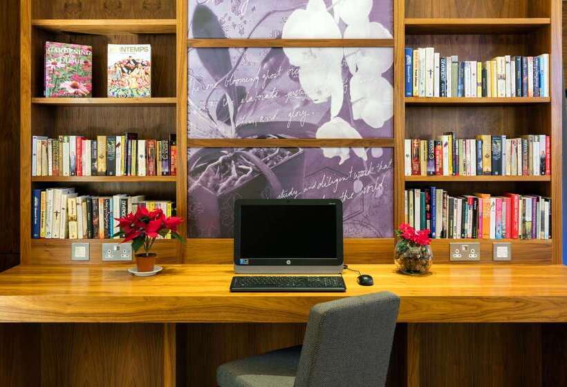 בית מלון כפרי Hampton By Hilton London Croydon