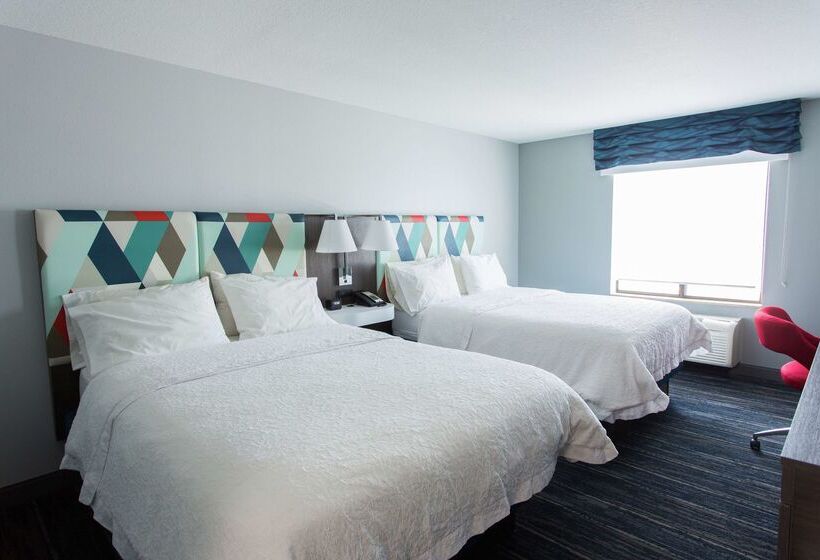 هتل Hampton Inn & Suites Ankeny