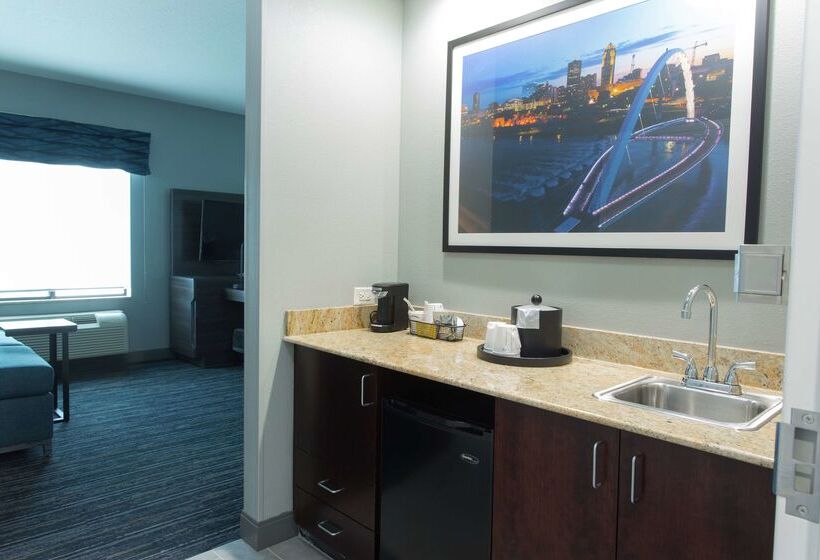 هتل Hampton Inn & Suites Ankeny