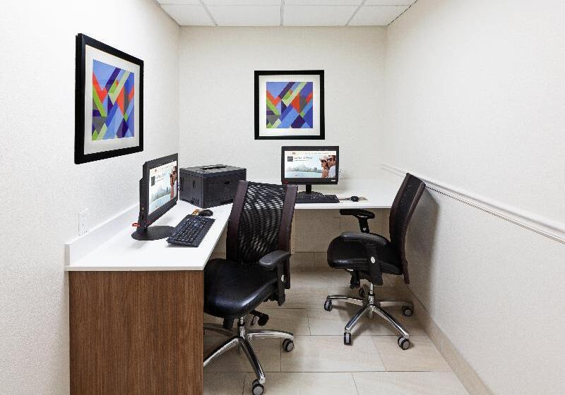 Holiday Inn Express Hotel And Suites Jenks, An Ihg