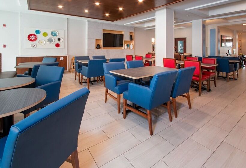 호텔 Holiday Inn Express & Suites Tupelo, An Ihg