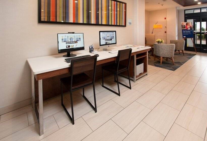 호텔 Holiday Inn Express & Suites Tupelo, An Ihg