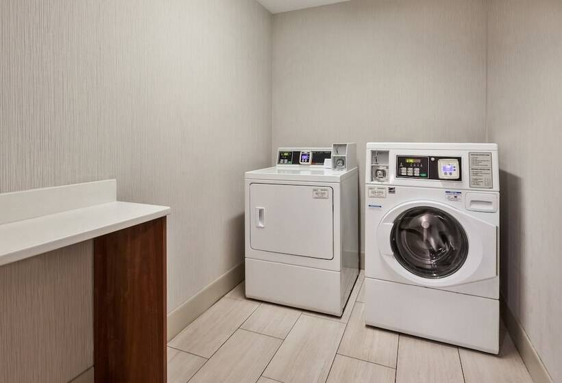 هتل Holiday Inn Express & Suites Chesapeake, An Ihg