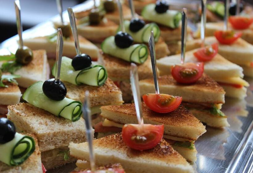 هتل Holiday Inn Kyiv By Ihg