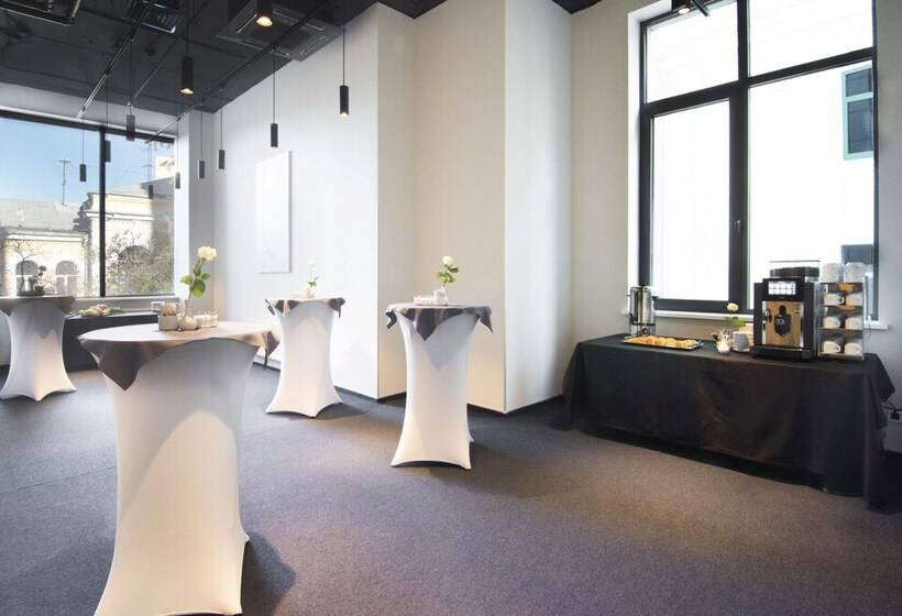 هتل Holiday Inn Kyiv By Ihg