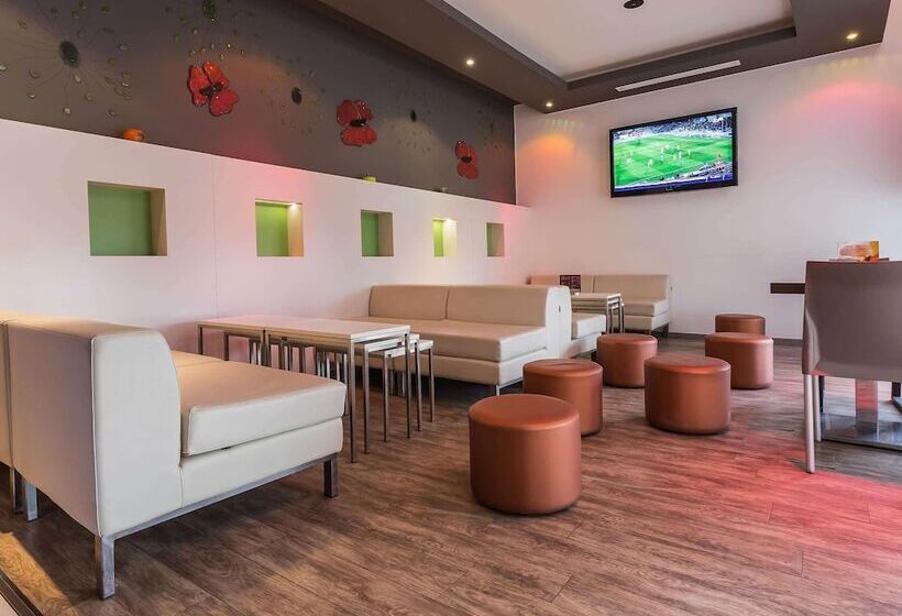 هتل Ibis Oran Les Falaises