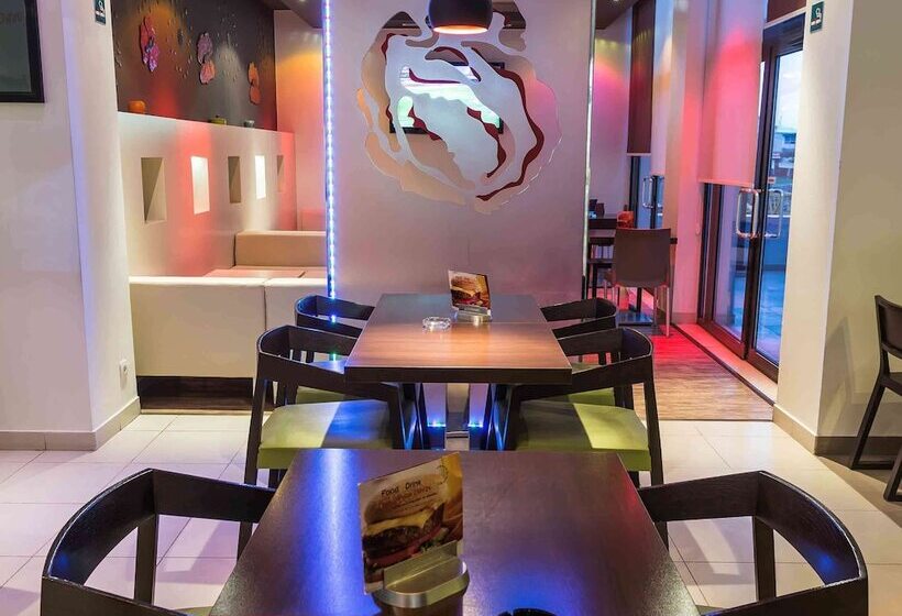 هتل Ibis Oran Les Falaises