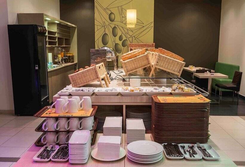 هتل Ibis Oran Les Falaises