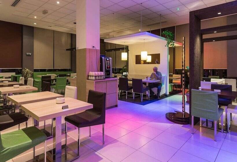 هتل Ibis Oran Les Falaises